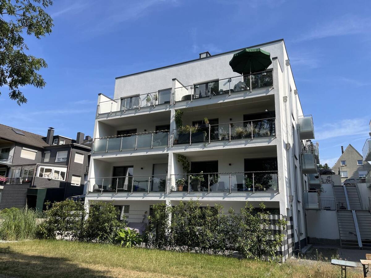 Exklusive 4- Zimmer-Neubauwohnung mit Loggia, zwei Balkonen & PKW Stellplatz – 42699 Solingen – Bild 1 von 9