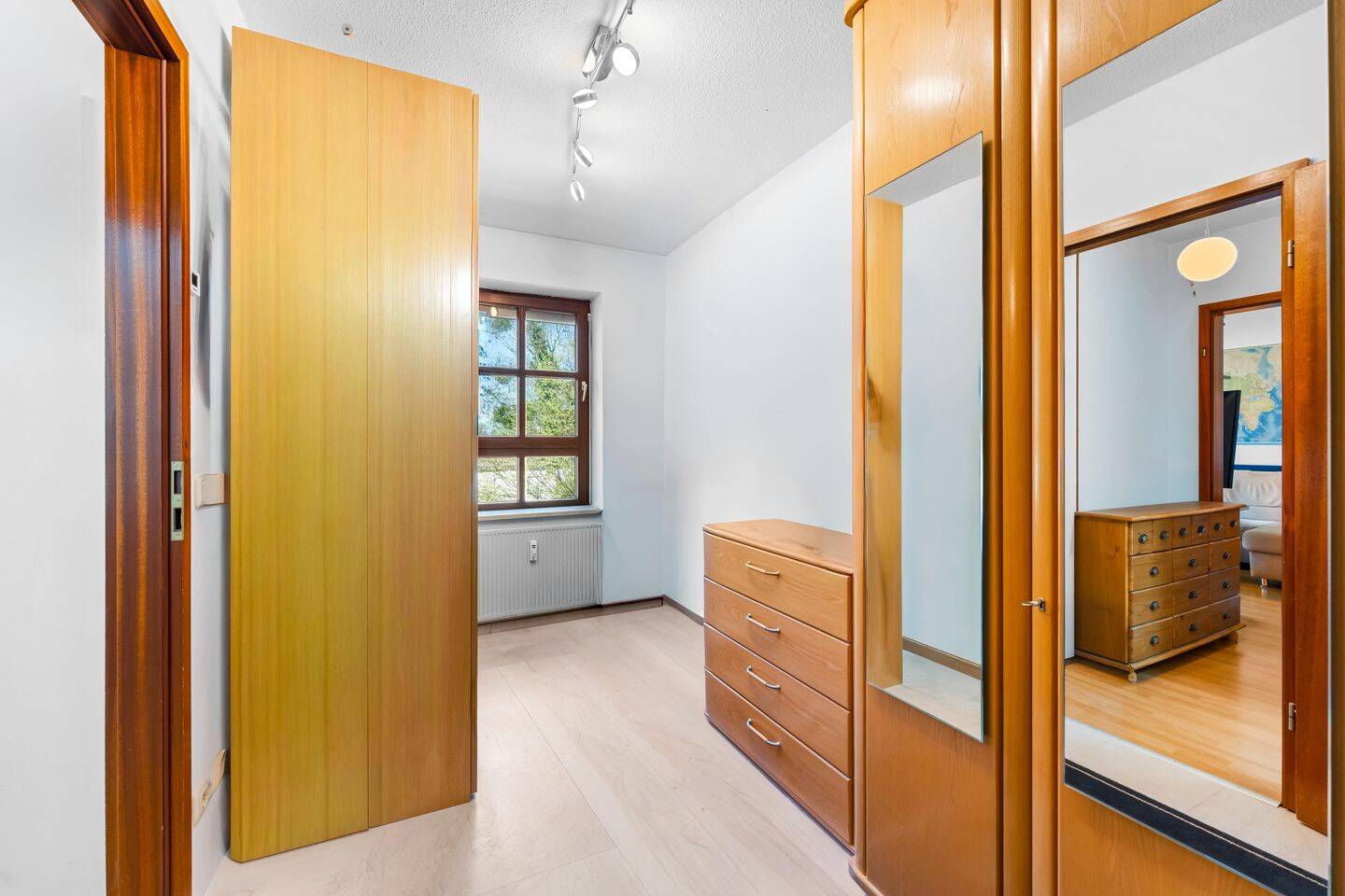 Kapitalanlage mit Weitsicht in unsicheren Zeiten - reduzierter Preis durch unentgeltl. Wohnungsrecht – München – Vorschaubild 8