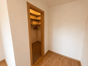 Hochwertig modernisierte und barrierearme 4-Zimmer-Eigentumswohnung mit Stellplatz in Erfurt-Hochheim – 99094 Erfurt – Vorschaubild 9