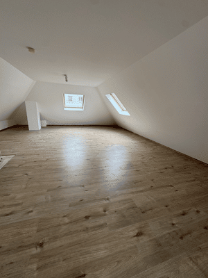 Frisch renovierte 4 Zimmer Maisonetten Wohnung mitten in Köln