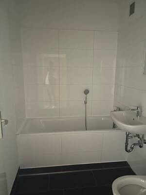 Deal des Monats: Deine renovierte Wohnung zum besten Mietpreis! / Freshly renovated and attractively – 6124 Halle (Saale) – Vorschaubild 8
