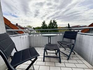 Helle und gepflegte Dachgeschoss-Wohnung mit Balkon und Einbauküche sowie TG-Stellplatz – 68259 Mannheim – Vorschaubild 2