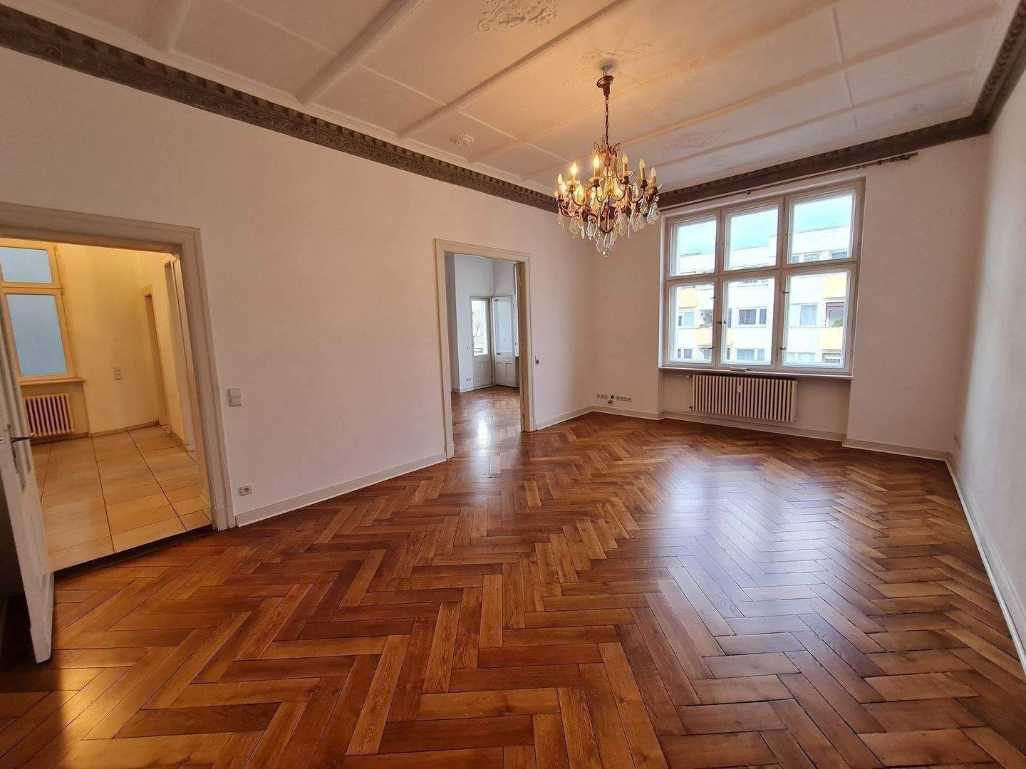 Herrschaftlicher 4-5 Zimmer-Stuckaltbau*City West*Eigentumswohnung mit Balkon*Lift*geschliffenem Parkett*hohe Decken – Berlin – Vorschaubild 3
