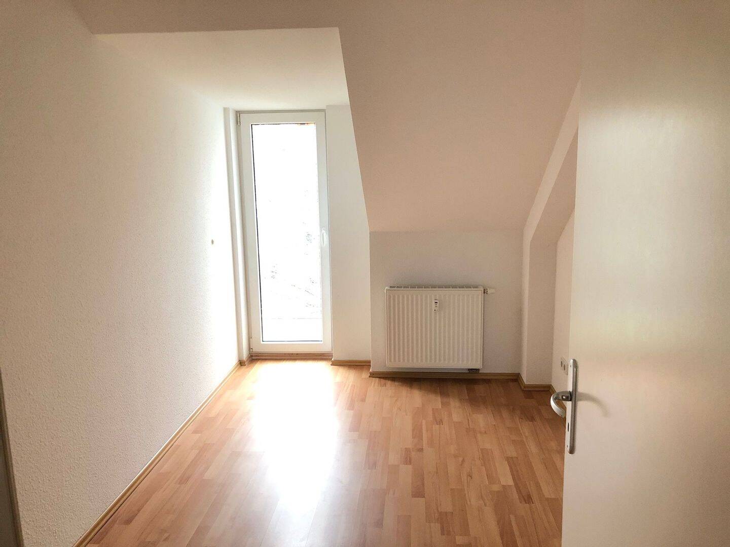 sonnige 3-Raum-Wohnung mit Balkon / Dachgeschoss – Chemnitz – Vorschaubild 5