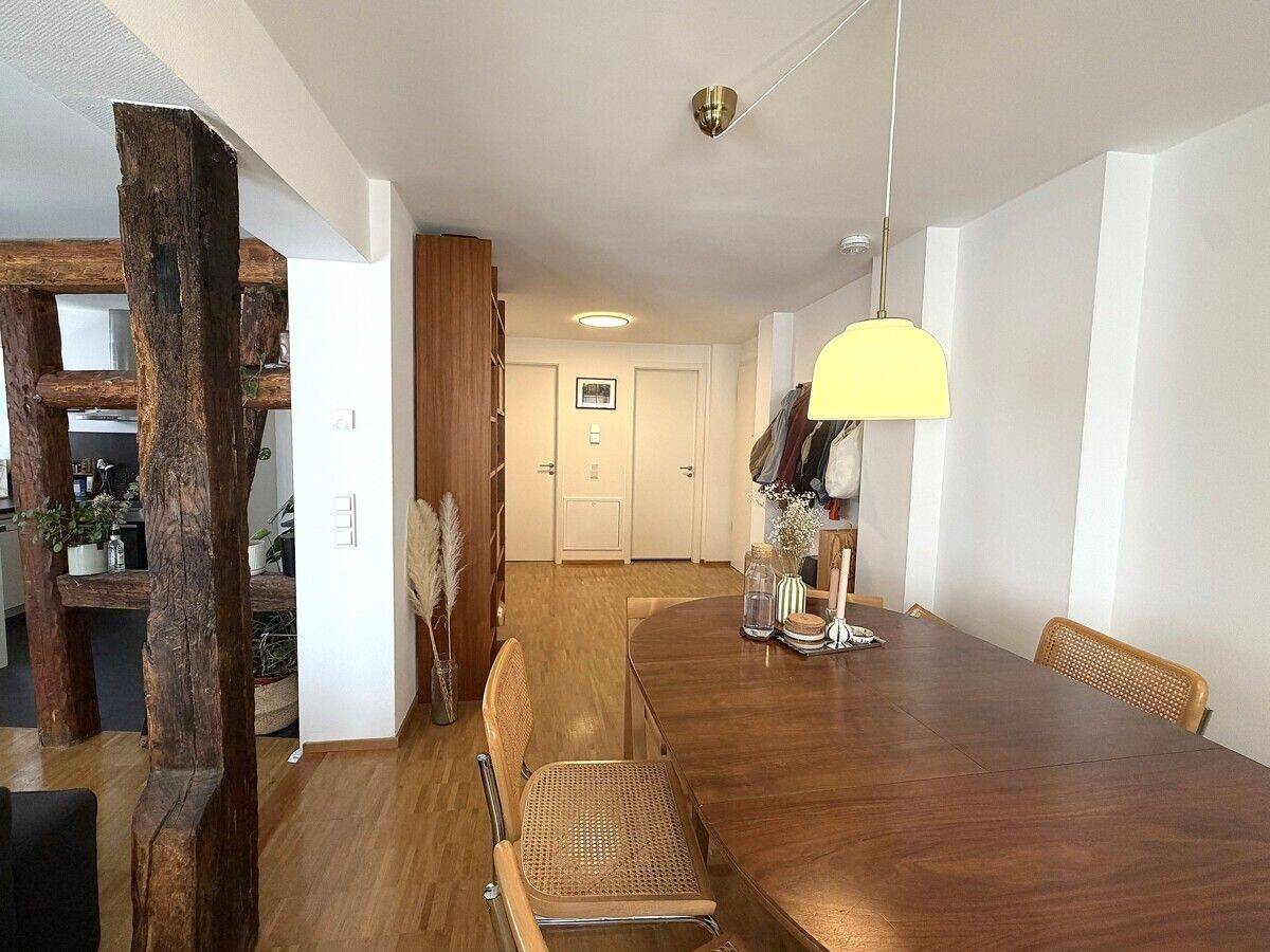 Außen schlicht, innen Fachwerk - modernisierte Altstadtwohnung in Reutlingen! – Reutlingen – Vorschaubild 2