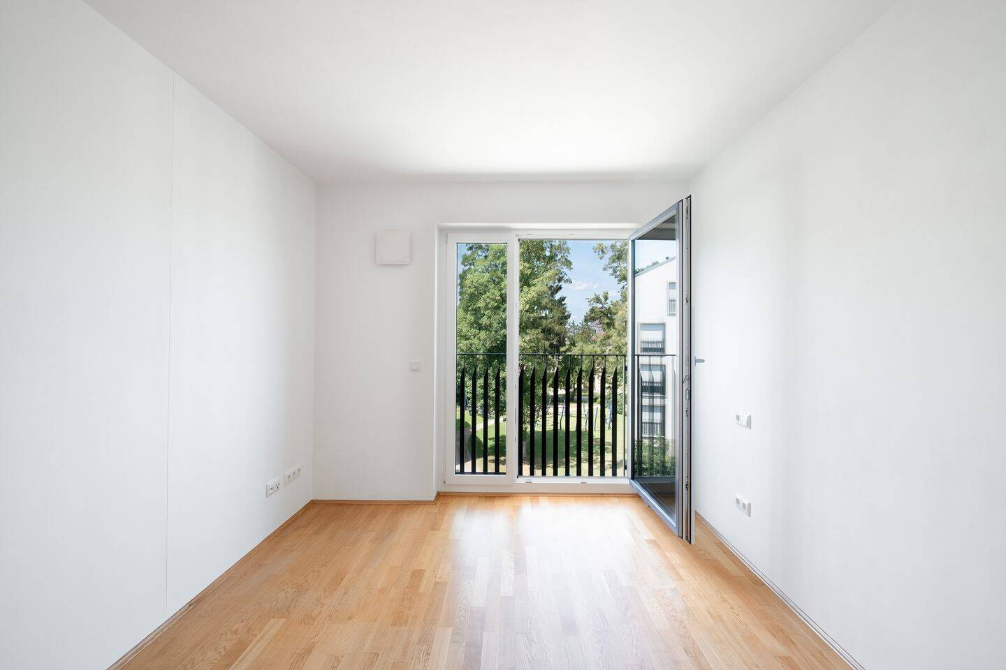 Moderne, bezugsfreie 2-Zimmer-Wohnung mit Loggia in ruhiger Lage – München – Vorschaubild 4