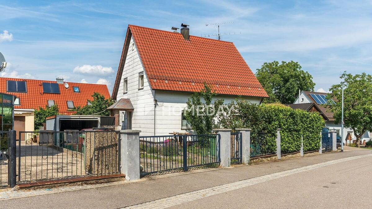 Sechs Zimmer, Garten und Garage - Ihr neues Zuhause mit Entwicklungsmöglichkeiten – 93055 Regensburg – Bild 1 von 9