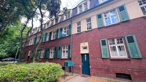 Frei ab 01.07. ! Teil- Renovierte.2,5-Raum- WE im 1.OG mit Balkon ! ** PROVISIONSFREI ! **