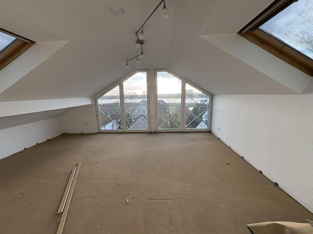 Projektchance in Leverkusen-Hitdorf - Wohnensemble mit Ausbauperspektive nahe Rheinpromenade – Leverkusen – Vorschaubild 3