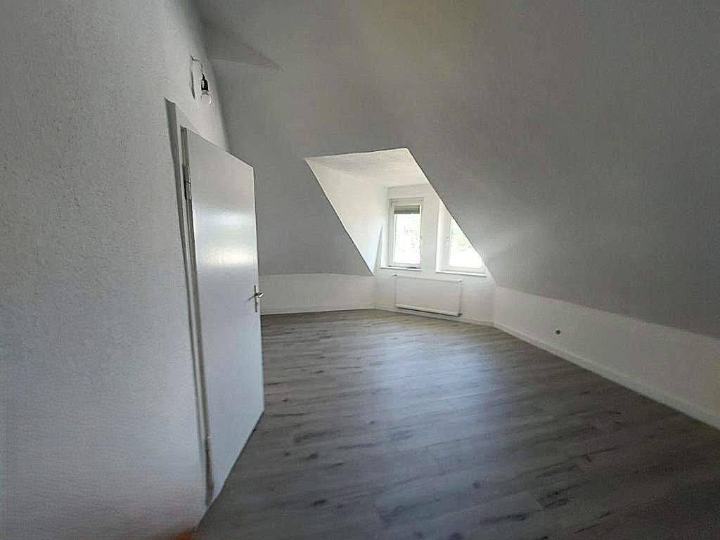 Essen-Rellinghausen schöne 2,5 R. DG Altbauwohnung