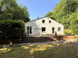 Schönes Einfamilienhaus mit zwei Garagen, eigener Zufahrt und tollem Grundstück! – 58093 Hagen – Vorschaubild 2
