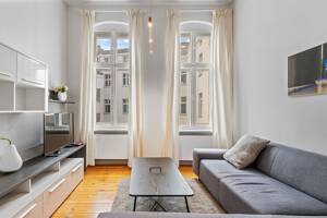 Zentrale Ruheoase – Sanierte 2-Zimmer-Altbauwohnung mit zeitloser Ausstattung – 10115 Berlin – Vorschaubild 2