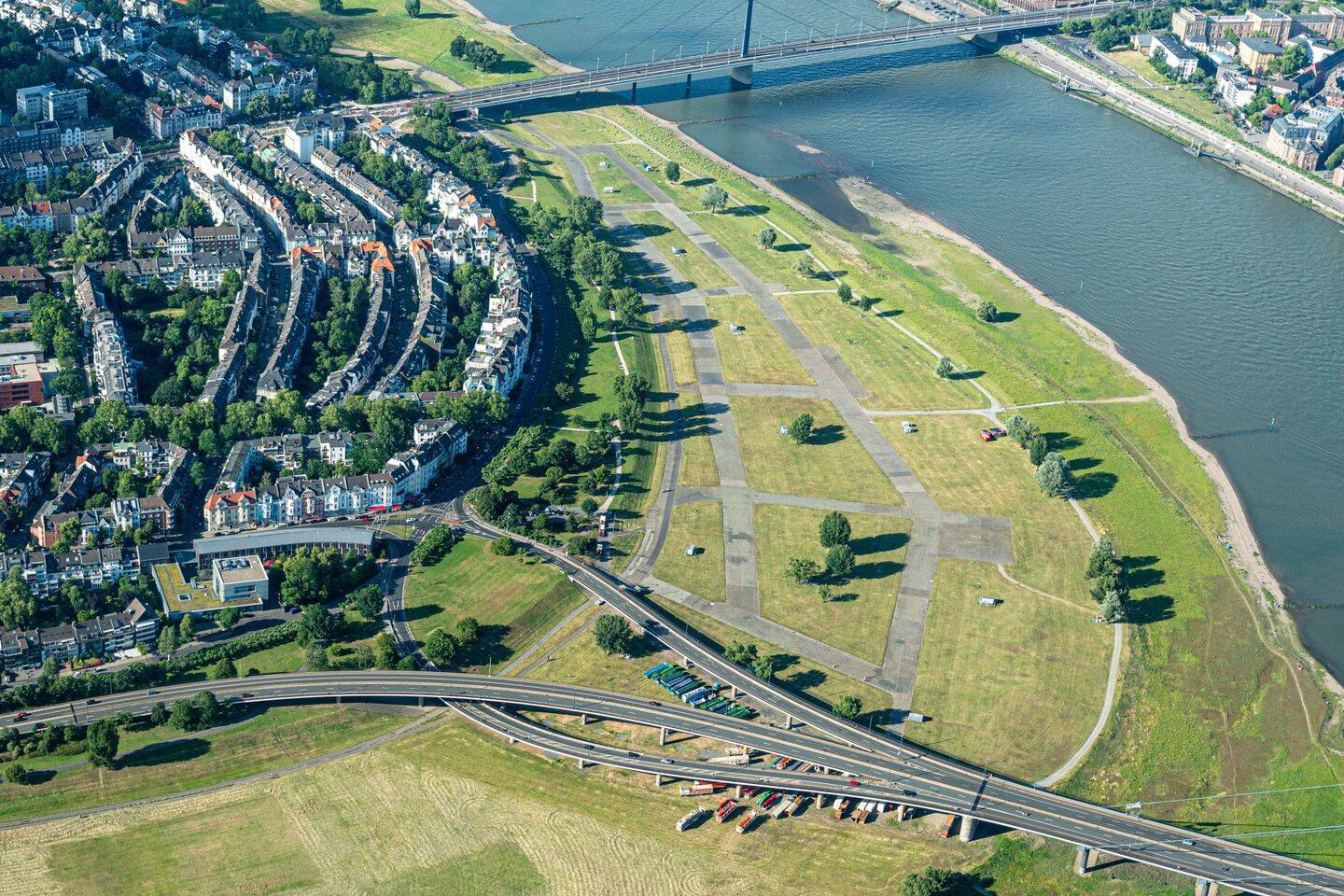 Einzigartige Immobilie (Baudenkmal) in begehrter Lage von Düsseldorf Oberkassel – Düsseldorf – Vorschaubild 8