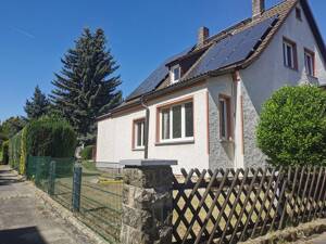 Ruhiges Wohnen in Dresden: Solides Einfamilienhaus mit PV-Anlage, Garage & 525 qm Grundstück – Von Privat – 1237 Dresden – Vorschaubild 2