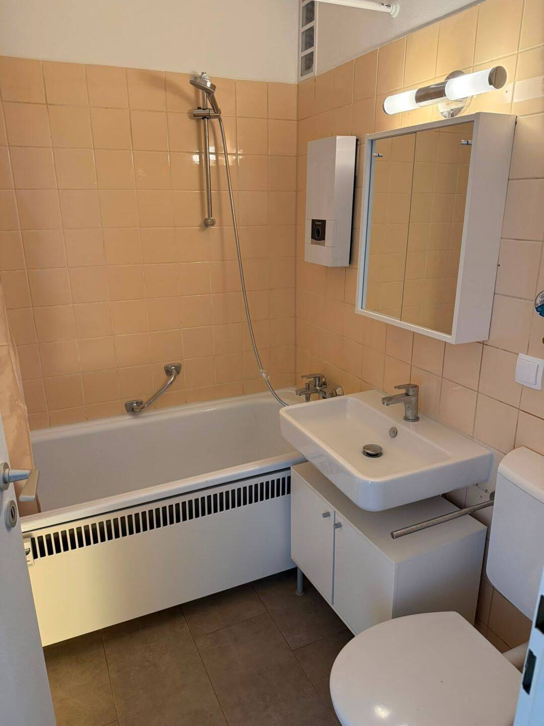 Modern renoviertes 1-Zimmer-Apartment mit Einbauküche, Balkon und toller Aussicht – Nürnberg – Vorschaubild 6