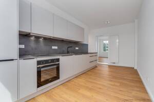 Kernsanierter 2-Zimmer-Altbau in Berlin-Köpenick: Erstbezug mit Wohnküche, Tageslichtbad und Balkon – 12555 Berlin – Vorschaubild 8