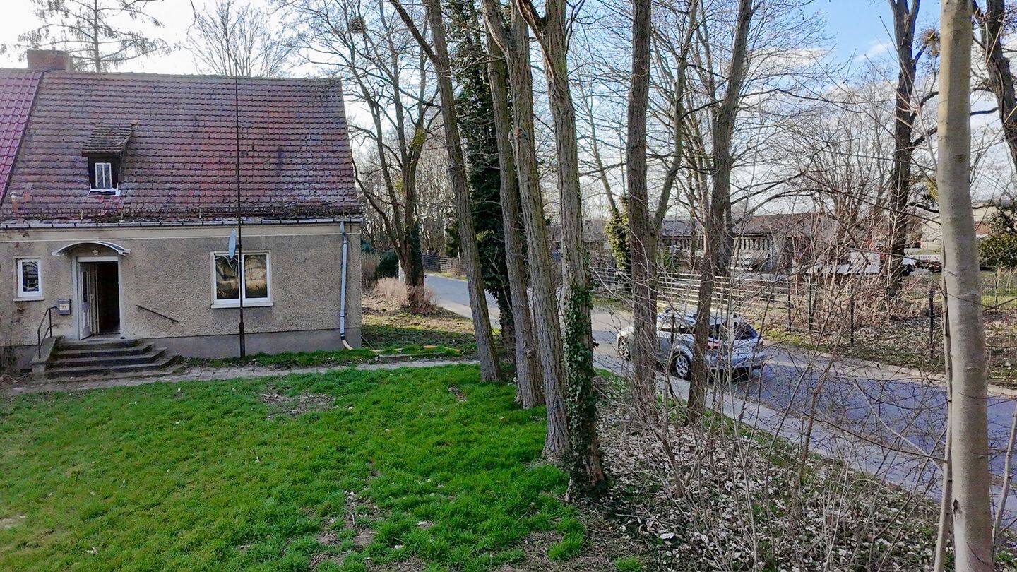 Sanierungsbedürftige Doppelhaushälfte mit großem Garten in Bornim – Potsdam – Vorschaubild 3