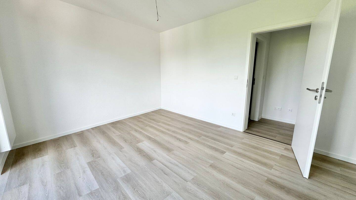 Nähe Wöhrder Wiese ! Renovierte, helle 3-ZW 83 m², Laminat, Balkon zu Pegnitz, 5. OG mit Aufzug – Nürnberg – Vorschaubild 5