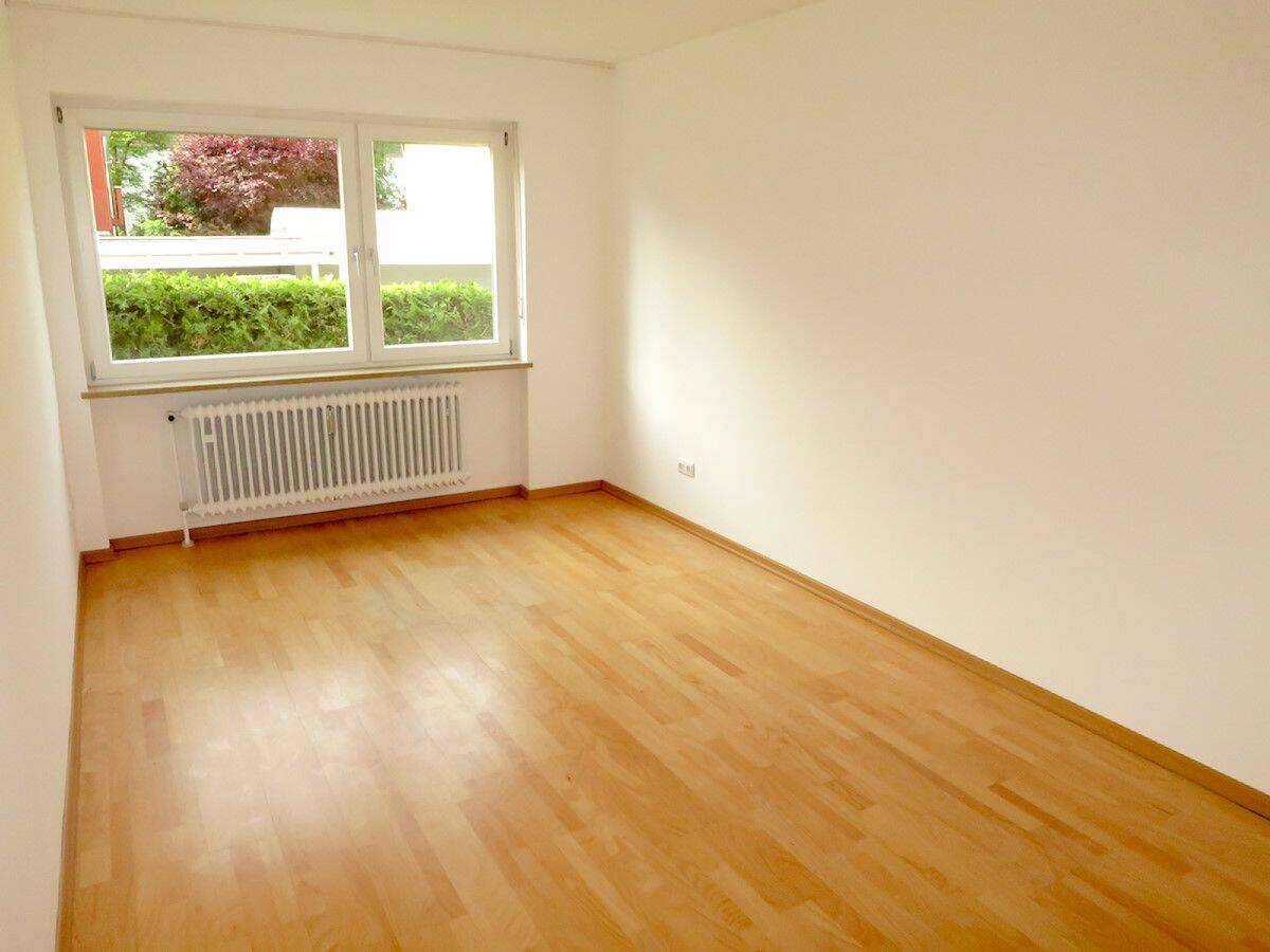 Großzügige Erdgeschoßwohnung mit eigenem Garten in Toplage Obermenzing – München – Vorschaubild 4