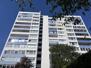 Modernisierte 3 Zimmer-Wohnung mit Balkon und Skyline-Blick - Mainpark Offenbach – 63065 Offenbach am Main – Vorschaubild 2