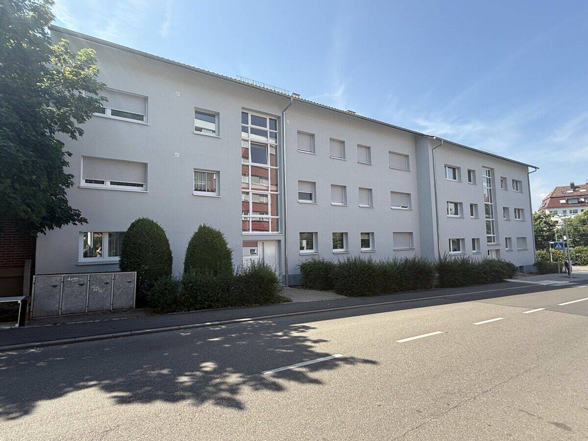 PRAKTISCHES WOHNEN IN EINER 2-ZIMMER-WOHNUNG IN BESTER LAGE VON STUTTGART-BAD CANNSTATT