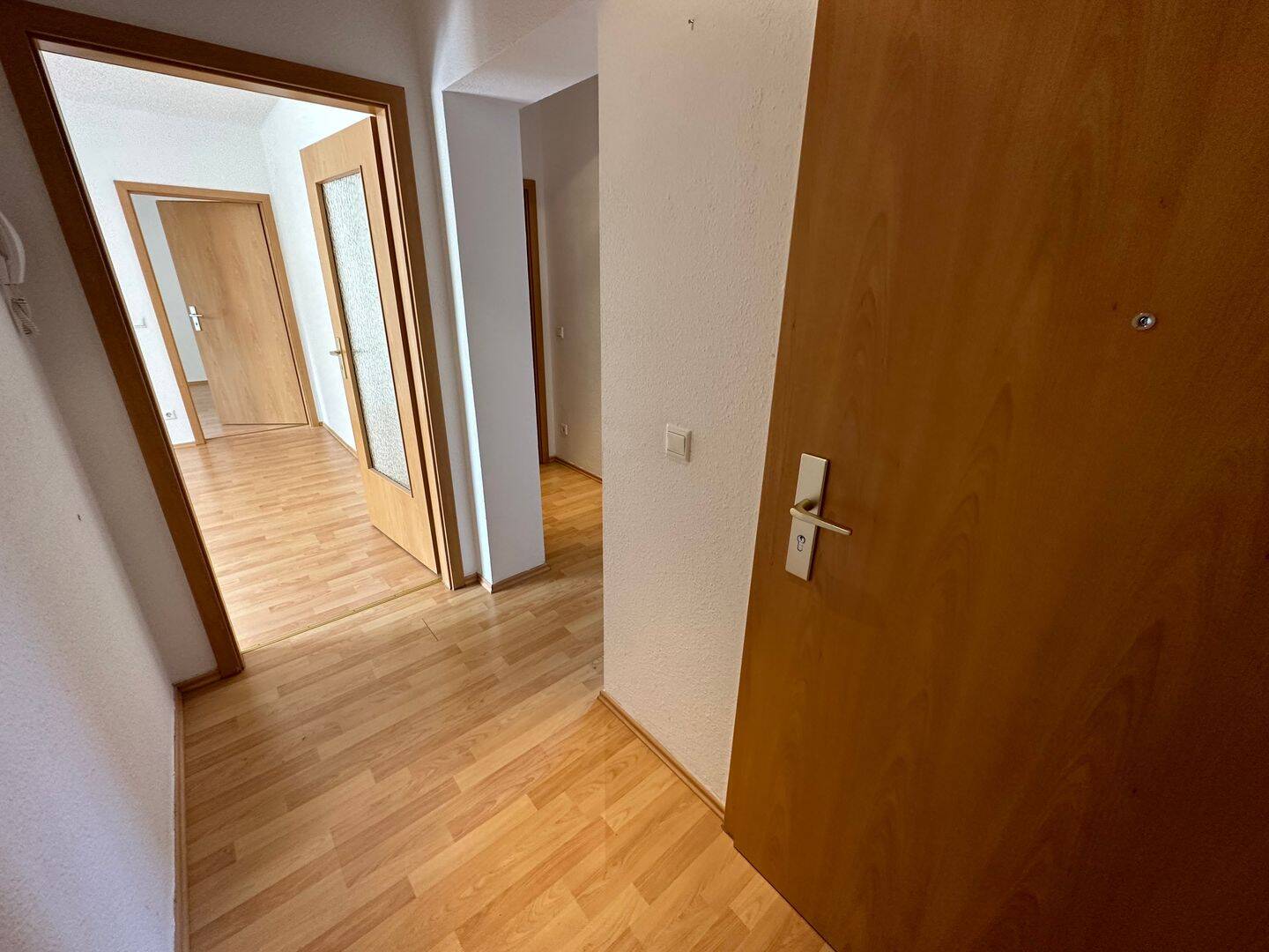 EBK *** ! Geräumige Whg. im 2. OG an der Kleingartenanlage – Chemnitz – Vorschaubild 2
