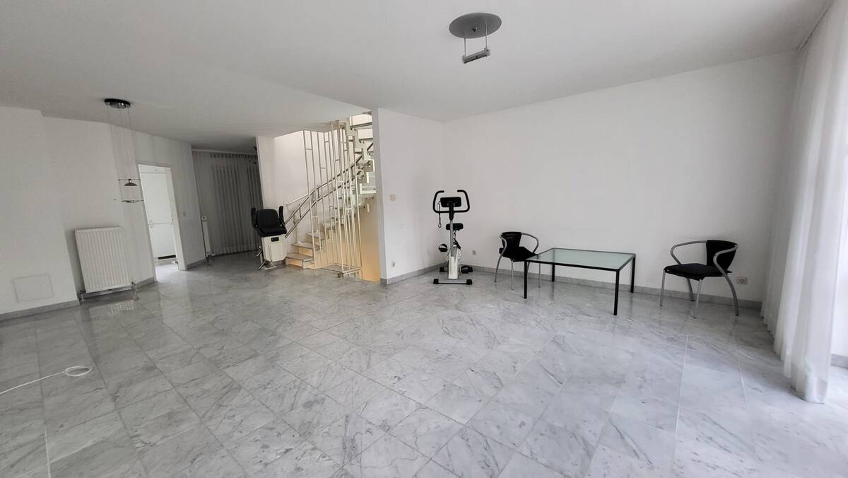 Neuer Preis ! RMH mit Garage, 2 Balkonen, Garten und Terrasse – Wiesbaden – Vorschaubild 9