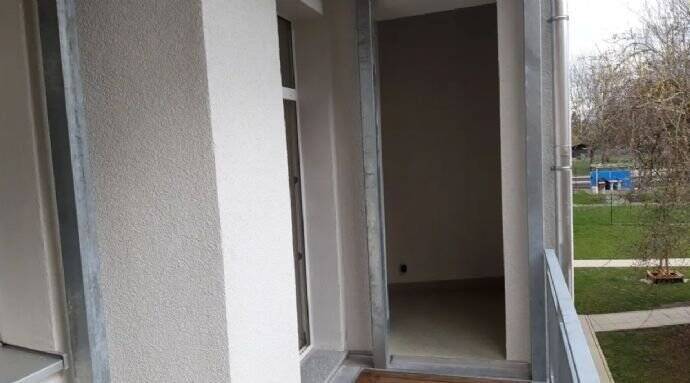 helle günstige 4-Zimmer-Whg. mit Balkon, Badewanne **komplett renoviert**, WG geeignet – Chemnitz – Vorschaubild 3