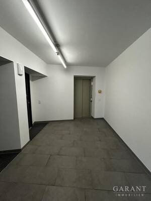 Modern, grün und mitten drin! Schöne 2,5 Zimmer-Erdgeschoss-Wohnung mit Terrasse und kleinem Garten – 82256 Fürstenfeldbruck – Vorschaubild 7