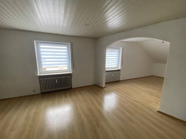 Dachgeschosswohnung in 93128 Regenstauf mit 109 m² kaufen