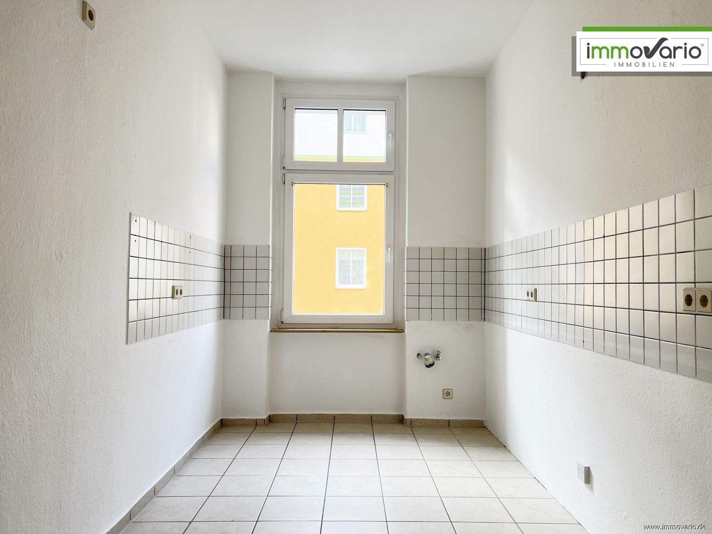 4-Zimmer-Wohnung mit kleinem Balkon, Abstellraum, Tageslichtbad mit Wanne und Gäste-WC mit Dusche. – Magdeburg – Vorschaubild 7