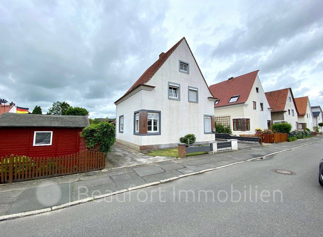 Bezugsbereites Eigenheim mit Garten, Terrasse und ausgebautem Dachgeschoss