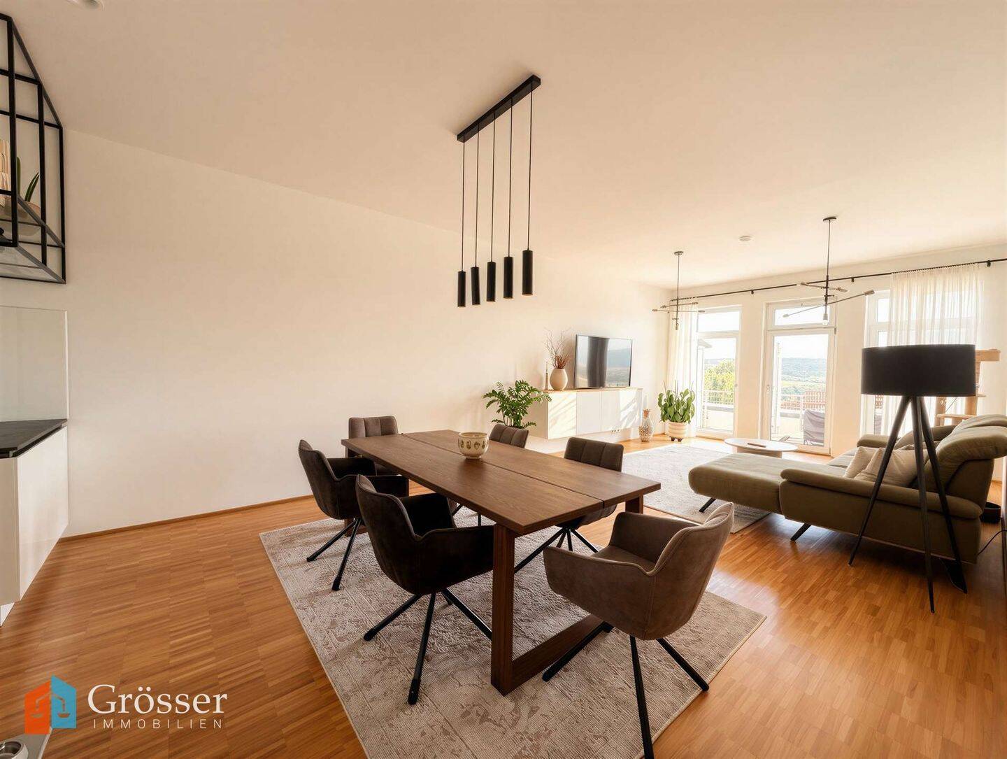 Sehr schöne 4 Zimmer Wohnung Wolfsbergallee Pforzheim mit 2 Tiefgaragen Stellplätzen