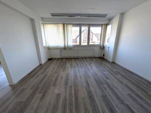 Großzügige 5-Zimmer-Wohnung in zentraler Lage von Oldenburg - ideal für WGs! – 26122 Oldenburg – Vorschaubild 4