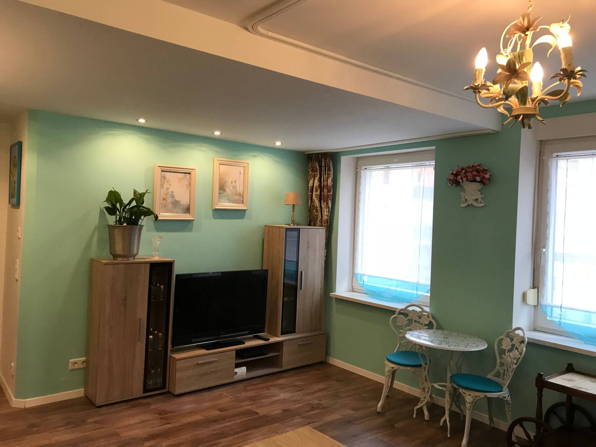 Stillvoller moderne 2 Zi. Apartment mit U1 zum Stadtzentrum – Nürnberg – Vorschaubild 2