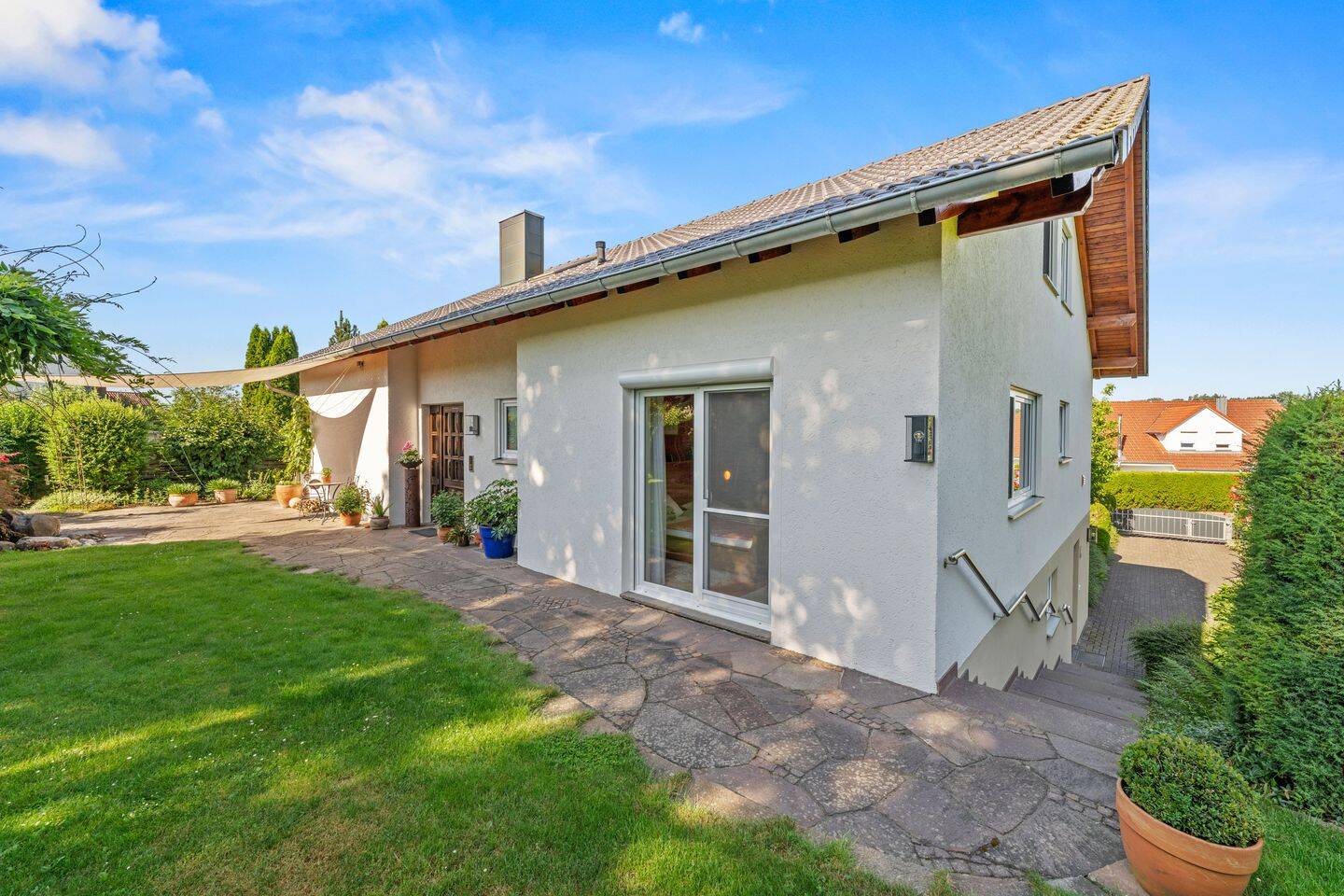 Großzügiges Einfamilienhaus mit malerischem Garten