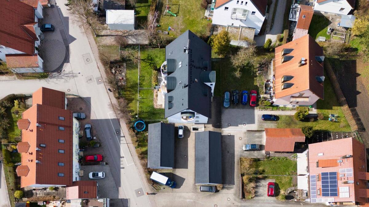 *Mehrheitsanteil* 4 Wohnungen im Paket *Fenster, Heizung neuwertig* 7-Parteienhaus *PROVISIONSFREI* – 85399 Hallbergmoos – Bild 1 von 8
