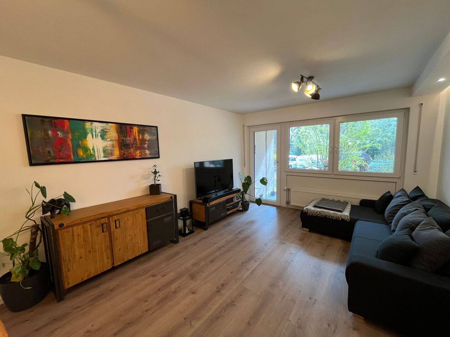 Vollmöblierte 2,5-Zimmerwohnung mit Garten, direkt am Pegnitzgrund und Blick ins Grüne! Markeneinbauküche sowie Markenelektrogeräte. – Nürnberg – Vorschaubild 4