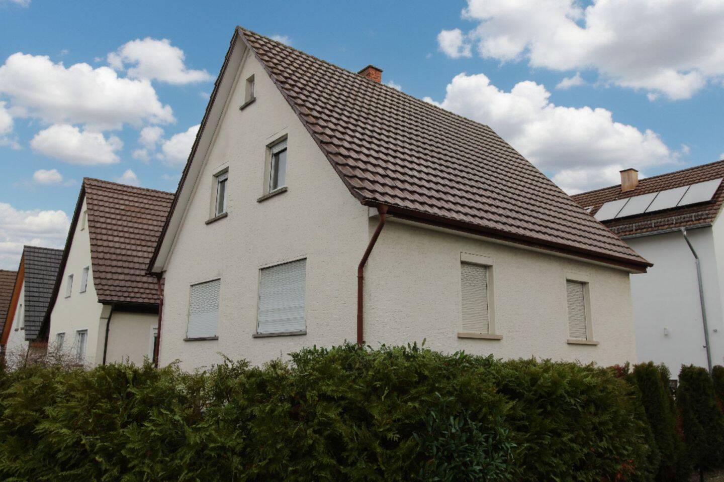 Alleinstehendes EFH mit Anbau, Garten und Pkw-Stellplatz, in ruhiger urbaner Lage in Leingarten – Leingarten – Vorschaubild 4