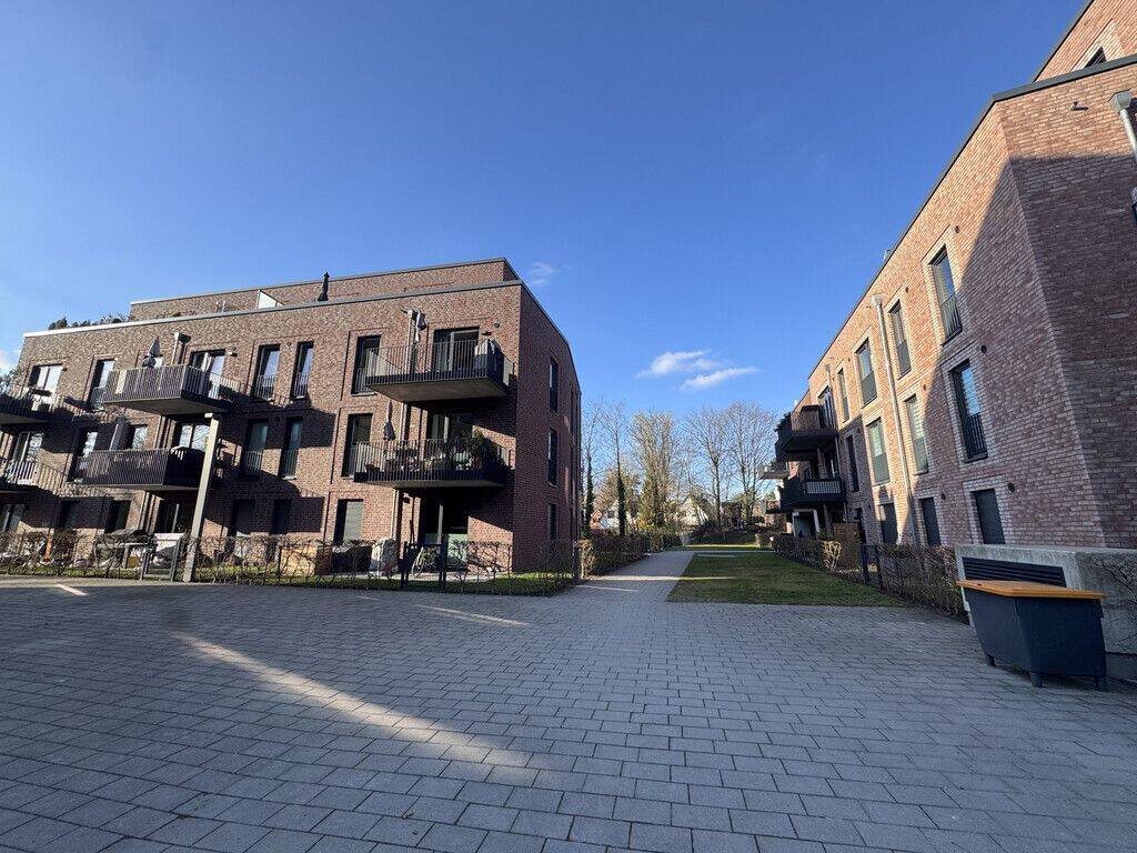 Geräumige 3 Zimmer Wohnung zur Miete in Hamburg Lokstedt - Wentzel Dr.