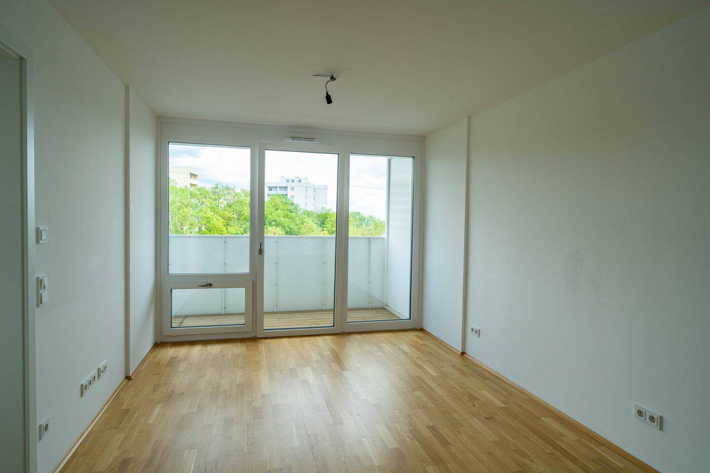 Helle 2-Zimmer-Wohnung mit hochwertiger Einbauküche – Regensburg – Vorschaubild 5