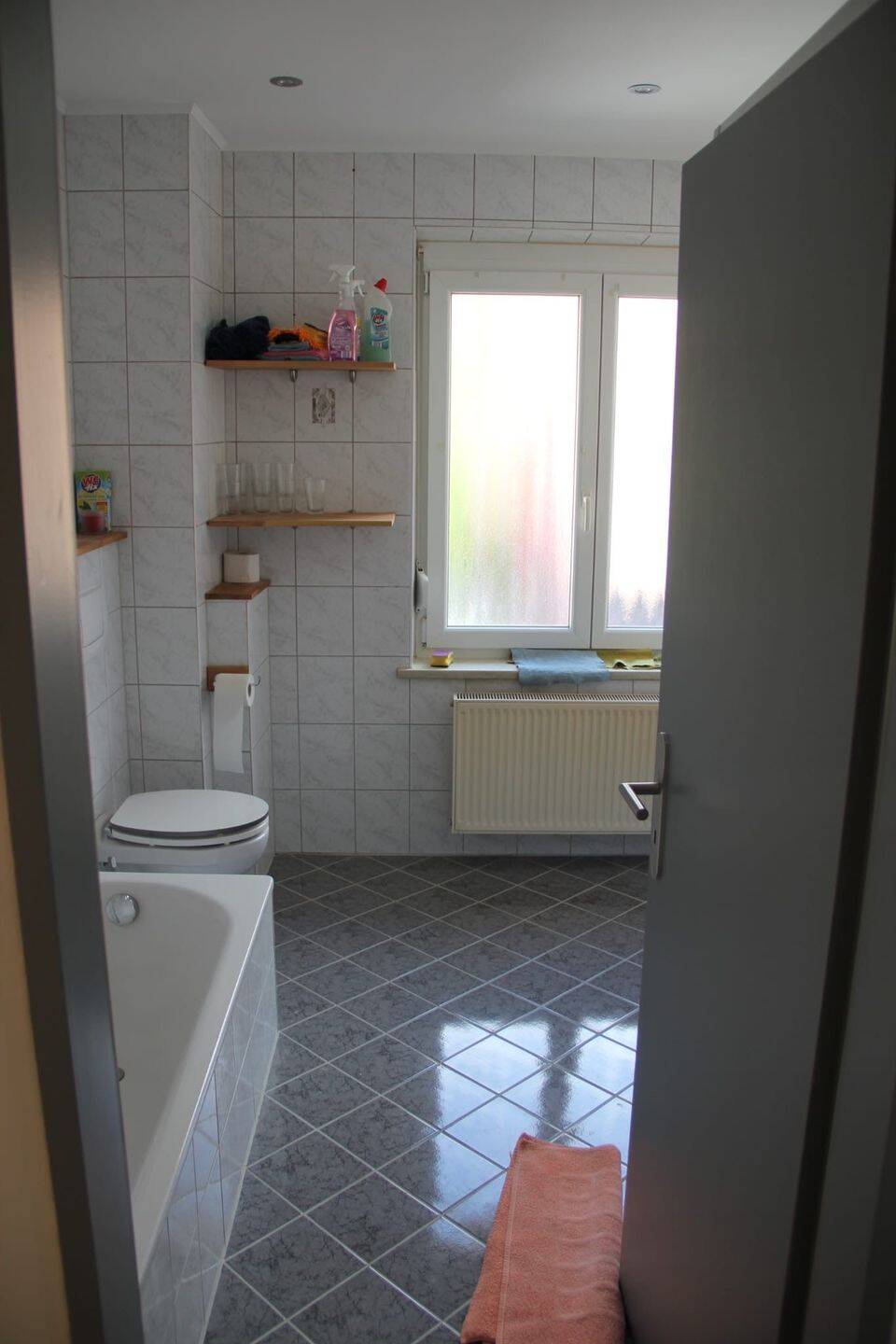 Helle, modernisierte 3-4 Zi.-Whg (103 m2)zzgl. 40 m2 Dachterasse – Steinach – Vorschaubild 4