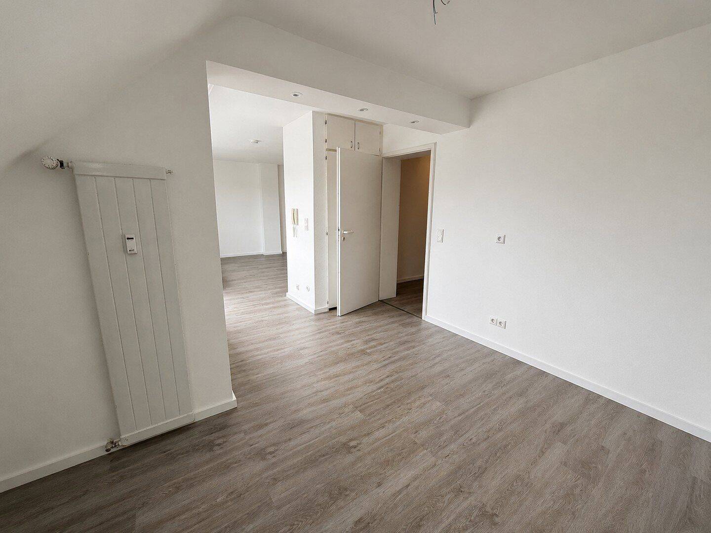 2-Zimmer-Wohnung mit 2 Balkonen in Leverkusen-Schlebusch – Leverkusen – Vorschaubild 2