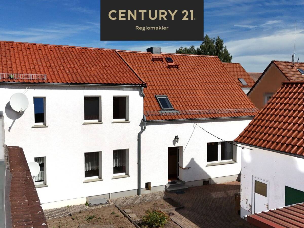 Großzügiges Zweifamilienhaus mit Potenzial ! – 39130 Magdeburg – Bild 1 von 9