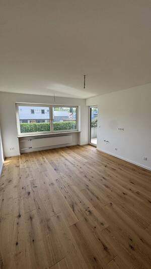 Komplett saniert: 3 Zimmer, Echtholzparkett, großer Balkon, Wärmempumpe - provisionsfrei – 85356 Freising – Vorschaubild 2