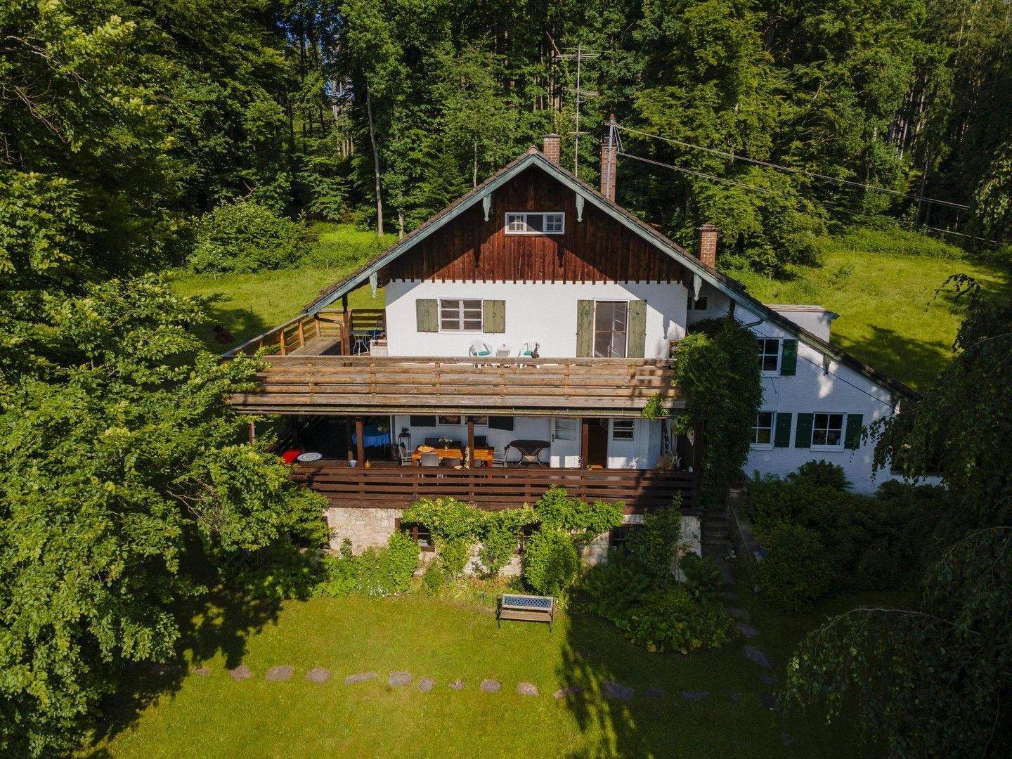 Ein Anwesen von Seltenheit - Villa, Stall & Luxuriöse Alleinlage – Waging am See – Bild 1 von 9