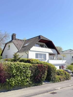 Kassel-Brasselsberg: Wohnung mit großer Loggia, eigener Garage und einem überwältigenden Fernblick