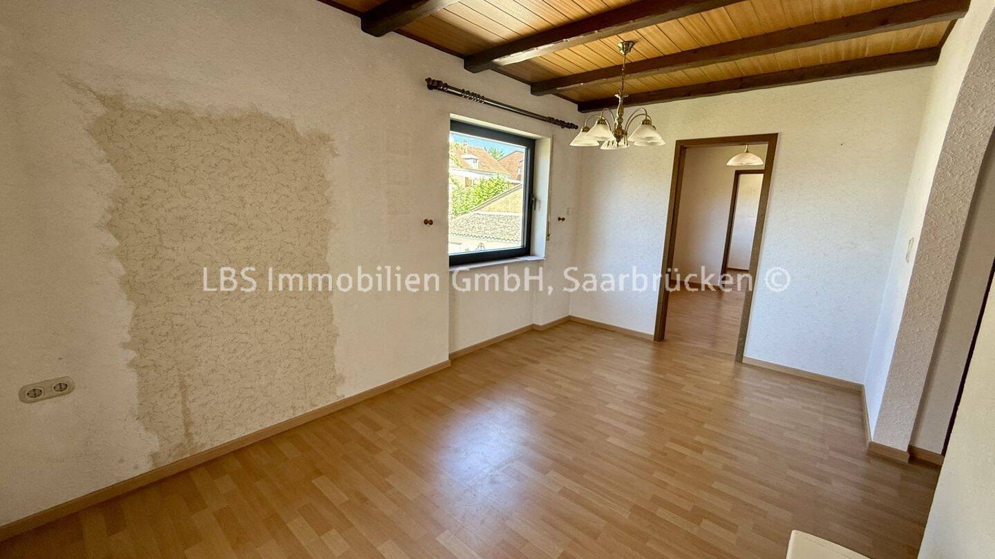 1-2 Familienhaus auf Eckgrundstück mit Garten, Garage & Stellplätzen – Saarbrücken – Vorschaubild 3