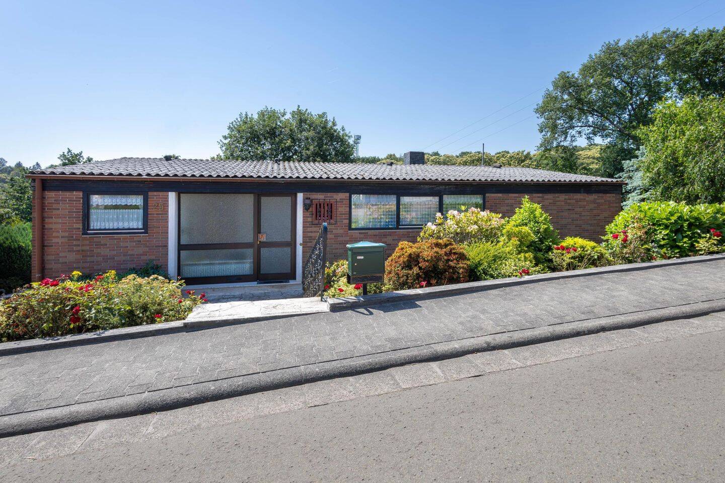 Lichtdurchfluteter Bungalow-Traum mit paradiesischem Flair