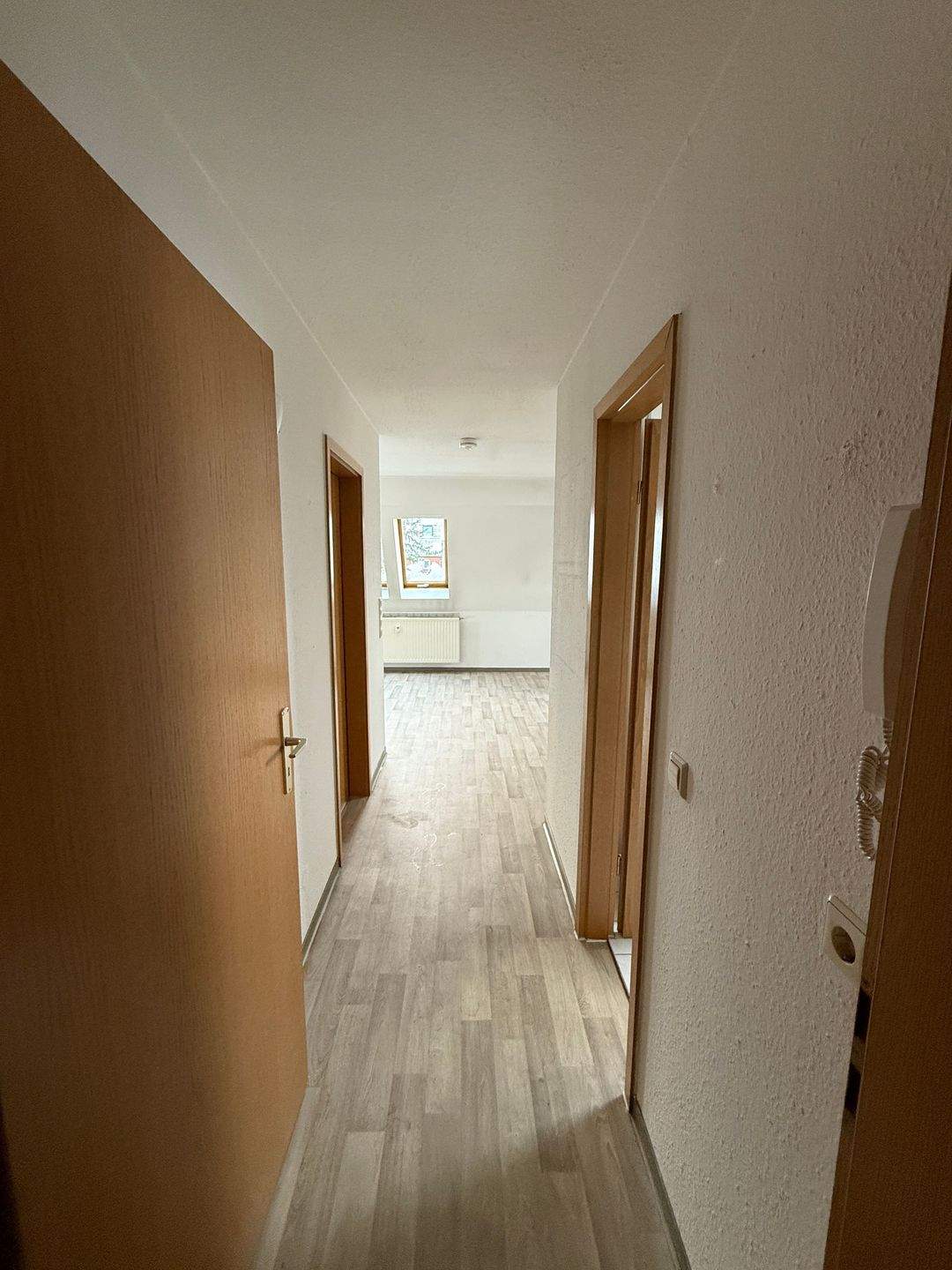 Familienfreundliche Dachwohnung direkt im Grünen zwischen Schule und Kindergarten, Einbauküche mögl.